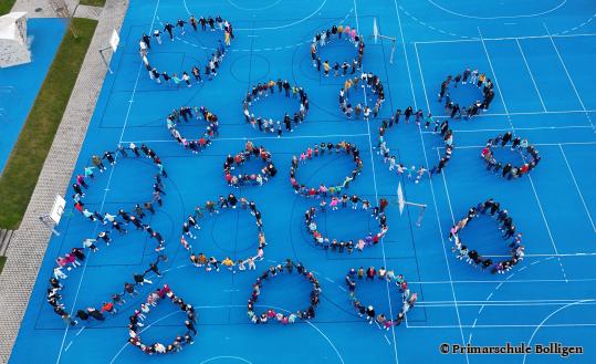 Drohenbild Schulhaus Lutertal