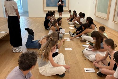 Schulklasse im Museum Gertsch